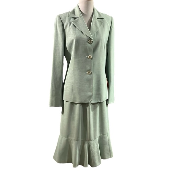 EVAN PICONE FLUTED SKIRT AND BLAZER SUIT SET PASTEL GREEN SIZE 6 NEW WITH TAGS